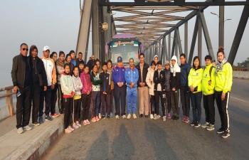 Consul General Mr. Nandan Singh Bhaisora along with officials of Ministry of Health and Sports as well as Mandalay Region Sports Department, welcoming Manipur Women Football Team at Sagaing Bridge. Friendly matches in Pyin Oo Lwin on 30th January and Monywa on 2nd February.